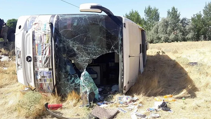 Elazığ-Bingöl yolununda otobüs devrildi