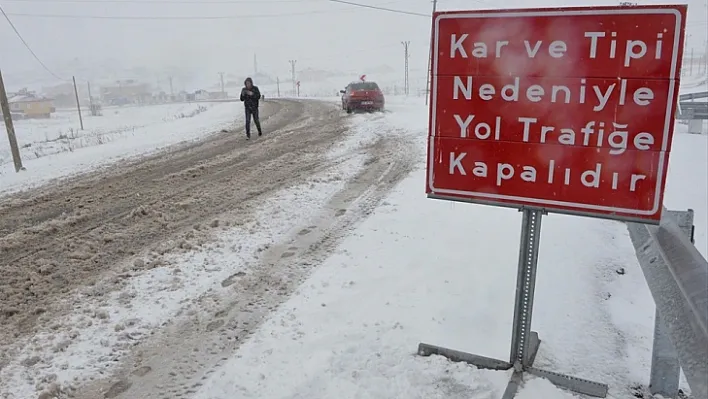 Elazığ'da 17 köy yolu kar nedeniyle kapandı