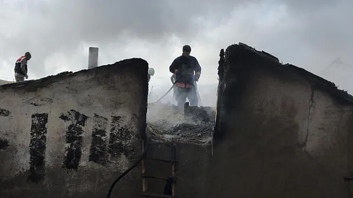 Elazığ'da samanlık yangını