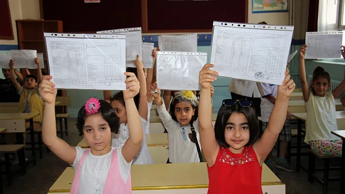 Elazığ'da karne heyecanı