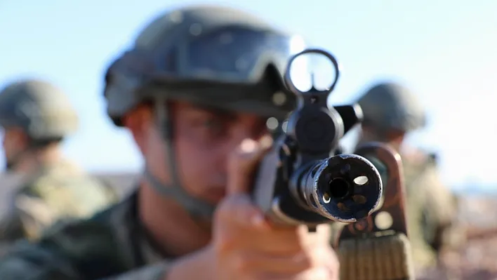 Asker ve polis Lice'de kuş uçurtmuyor