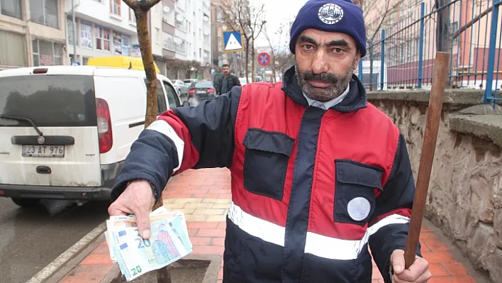 Temizlik işçisinden örnek davranış