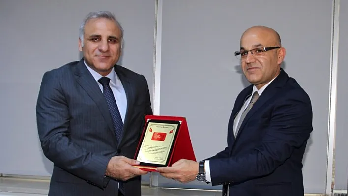 BİK'den Vali Zorluoğlu'na plaket