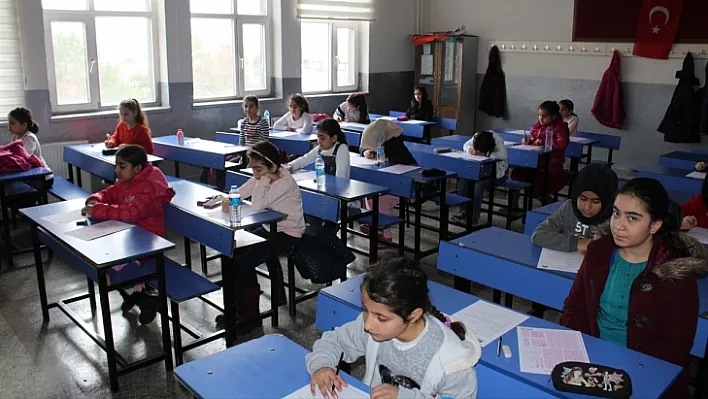 Elazığ'da umre ödüllü siyer sınavı yapıldı