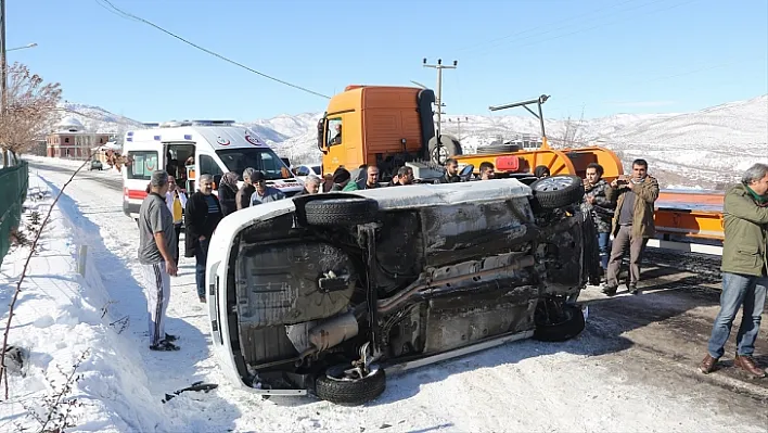 Bingöl-Elazığ yolunda otomobil devrildi: 4 yaralı