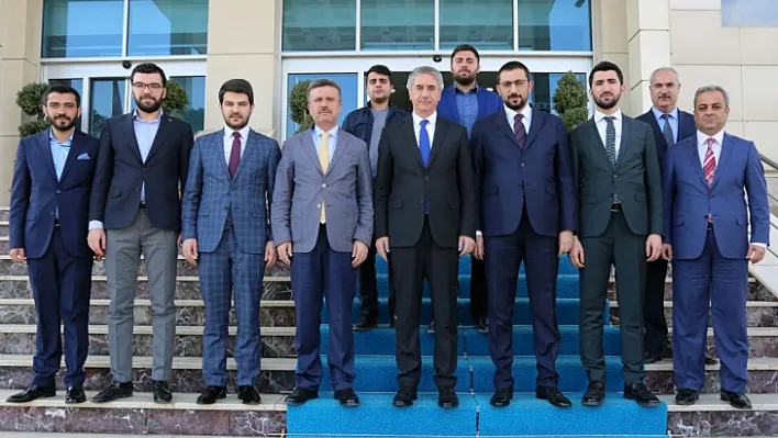 Cumhurbaşkanı Başdanışmanı Akış, Başkan Yanılmaz'ı ziyaret etti