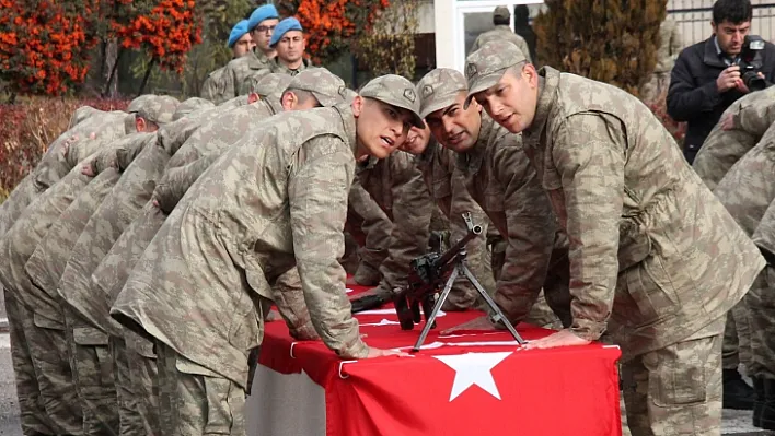 Kısa dönem askerler yemin etti