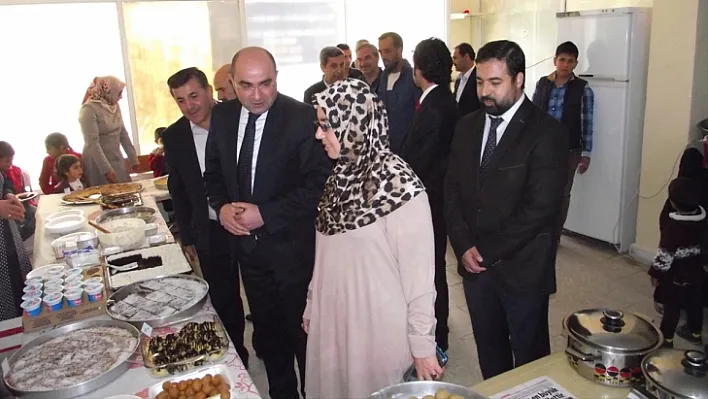 Keban'da Kur'an kursu öğrencileri yararına kermes