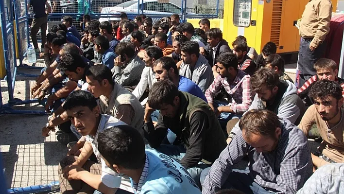 54 kişilik otobüste 118 kaçak göçmen yakalandı
