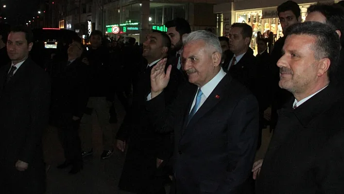 Başbakan Yıldırım: Terör konusunda çifte standardı bırakmak lazım