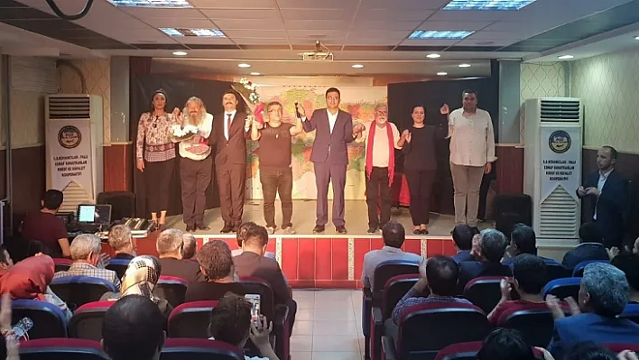 Kovancılar tiyatroya doydu