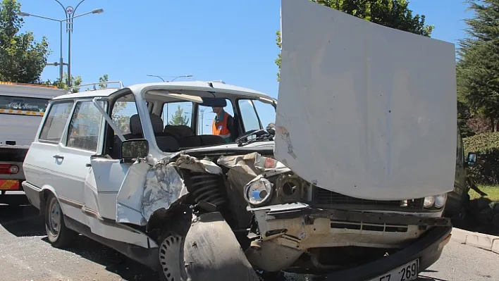 Elazığ'da trafik kazası: 4 yaralı