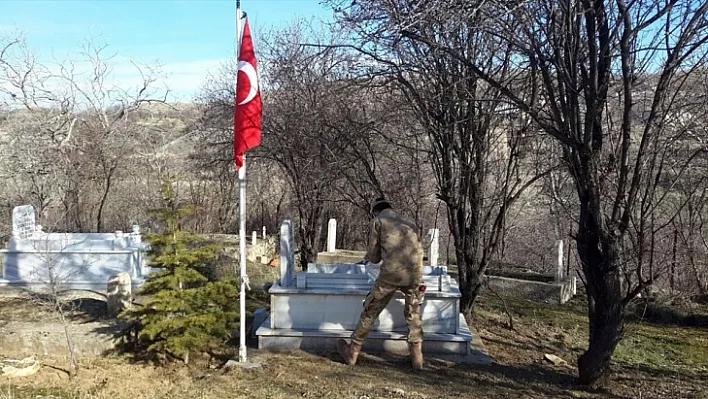 Jandarmadan şehit mezarına bakım