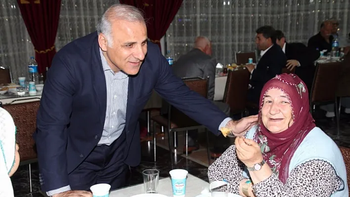 Vali Zorluoğlu iftarını huzurevi sakinleriyle açtı