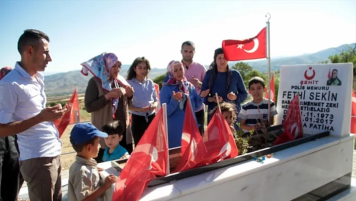 Şehit polis Sekin'in kabrinde ziyaretçi yoğunluğu