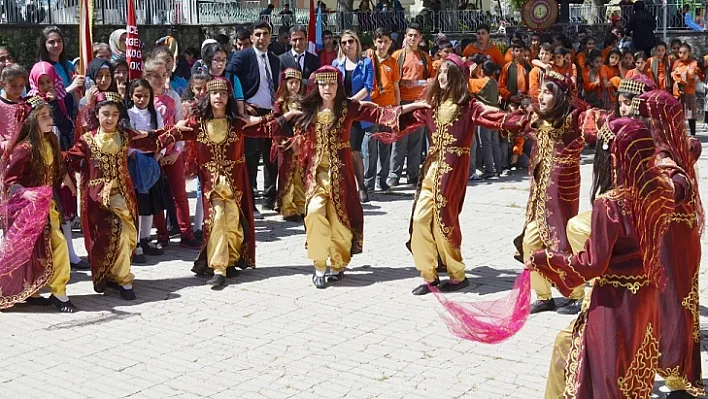 Çemişgezek'te halaylı, horonlu kutlama