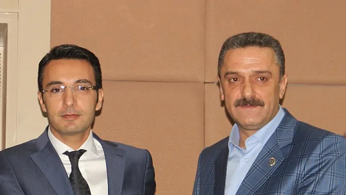 Sağlık-Sen'den İbrahim Halil Akkuş'a plaket