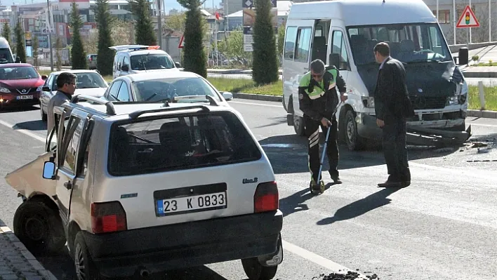 Elazığ'da trafik kazası: 3 yaralı