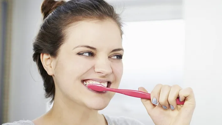 Dişlerinizi fırçalarken kanamalara dikkat