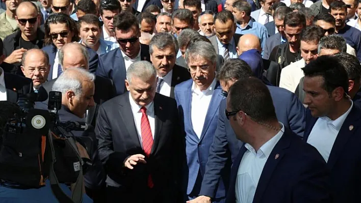 Başbakan Yıldırım yaralıları ziyaret etti