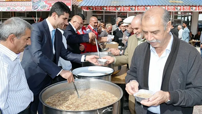 Çemişgezek Kaymakamlığından aşure ikramı