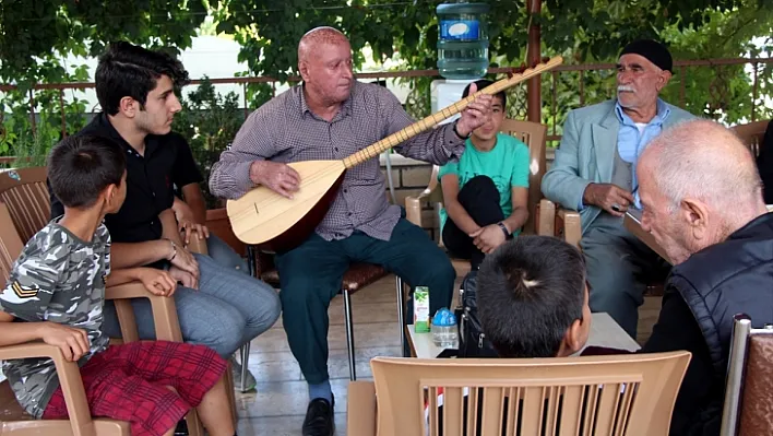 Çocuklar yaşlılarla bir araya geldi