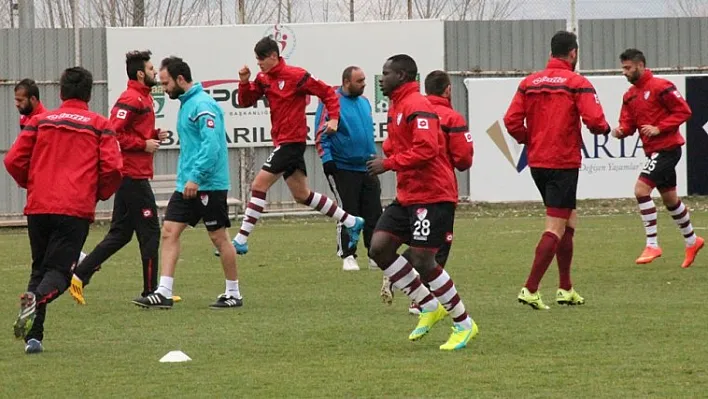 Elazığsporlu futbolcular Elazığ'a geliyor