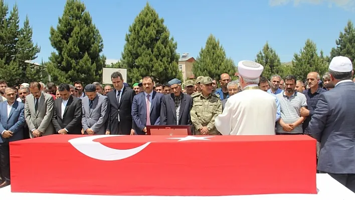 Şehit polis, memleketinde son yolculuğuna uğurlandı