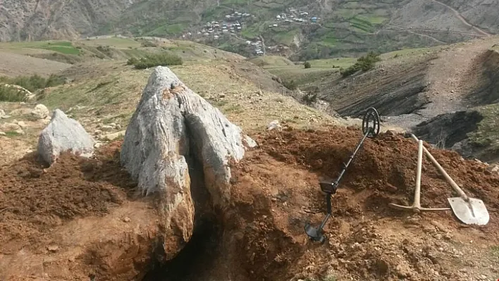 Bingöl'de kaçak define arayan 5 kişi yakalandı