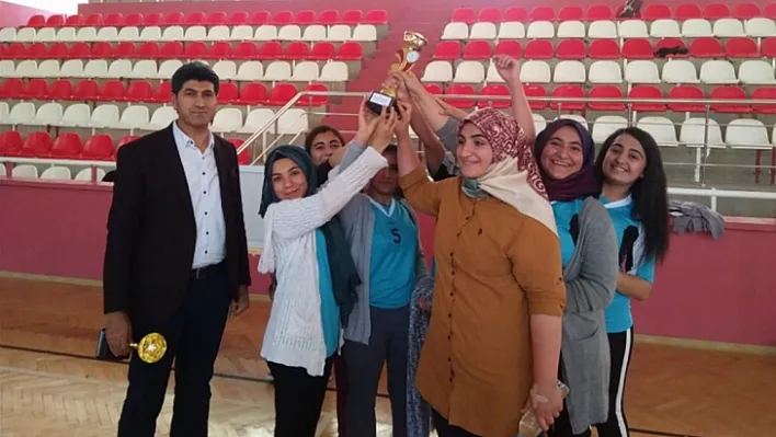 Keban'da 'Gençlik Haftası' törenle kutlandı