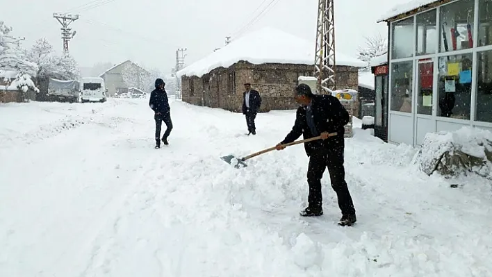 Bingöl'de köy yolları ulaşıma kapandı