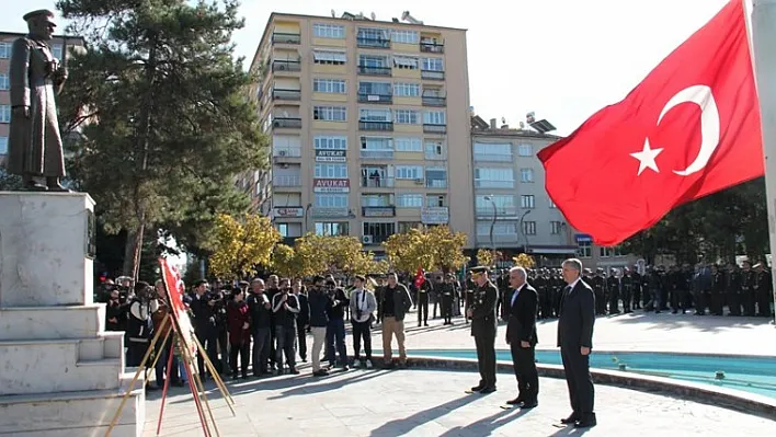 Atatürk'ü saygıyla anıyoruz