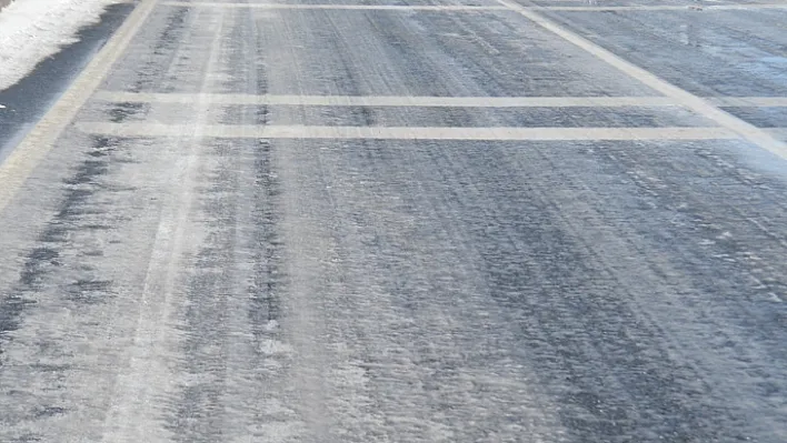 Tunceli-Pertek ilçe yolu trafiğe kapatıldı