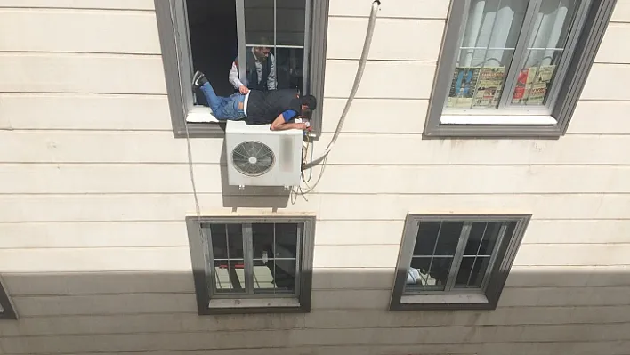 Can güvenliğini hiçe sayan işçi yürekleri ağızlara getirdi