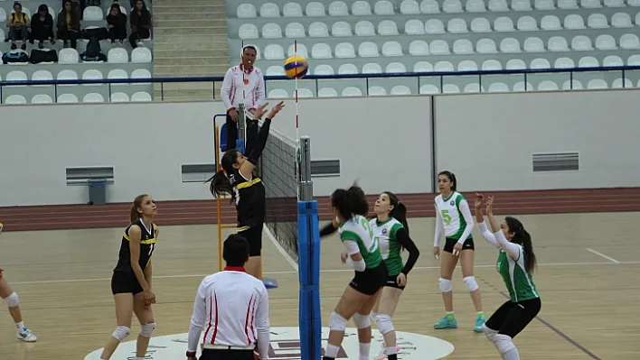 FÜ Voleybol 1. lig müsabakalarına ev sahipliği yaptı