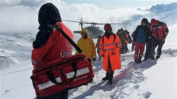 Helikopter kazasında kurtarma ekipleri zor anlar yaşamış