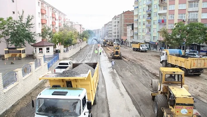 Bu cadde de altı şeride çıkarılıyor