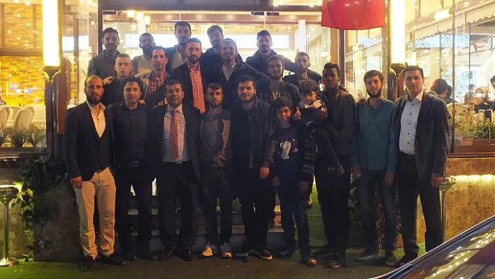 Hankendi Belediyespor şampiyonluğu kutladı