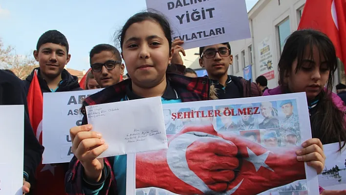 Özel Bilim Ortaokulu öğrencilerinden Mehmetçiğe mektup