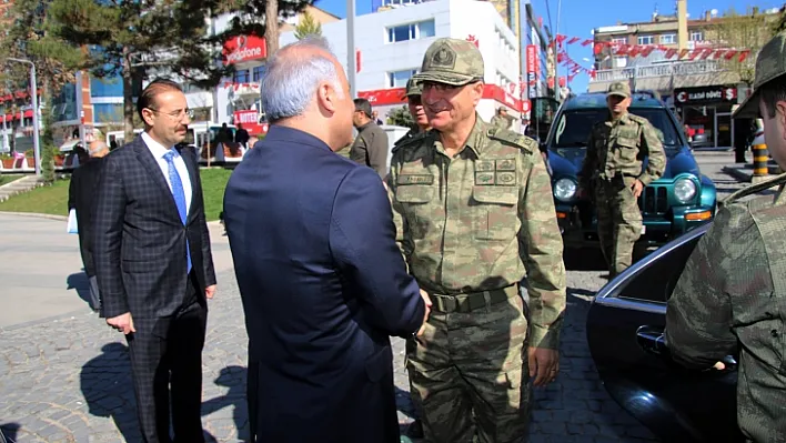 Korgeneral Yaşar'dan Vali Zorluoğlu'na ziyaret