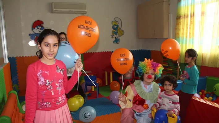 Çocuklar oyun oynarken tedavi olacak