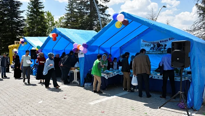 Yetimlere bayramlık için kermes