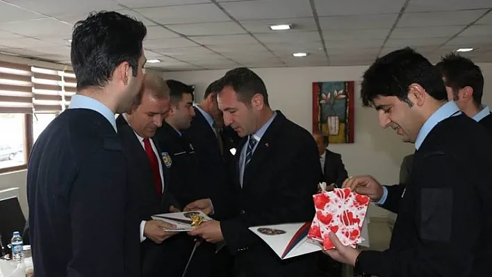 Başarılı polisler ödüllendirildi