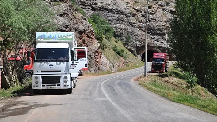 Dikkat! Bu yoldan geçişlere izin verilmiyor