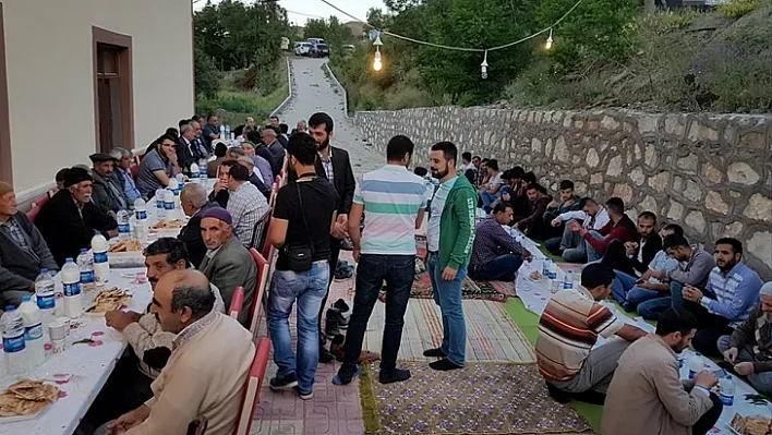 Elazığ'da geleneksel köy iftarı