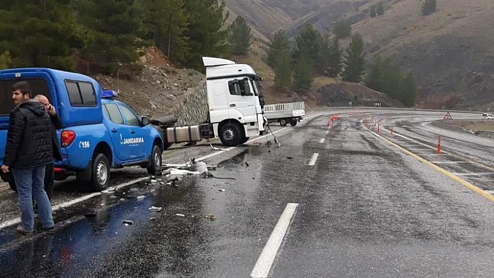 Elazığ'da askeri araca tır çarptı! 6 yaralı