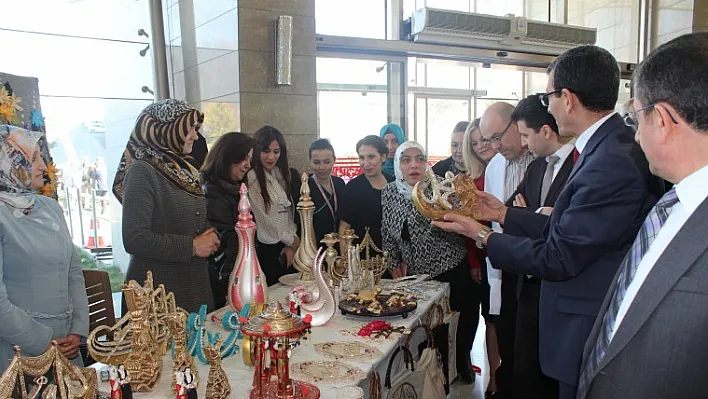 250 kadının el emekleri sergilendi