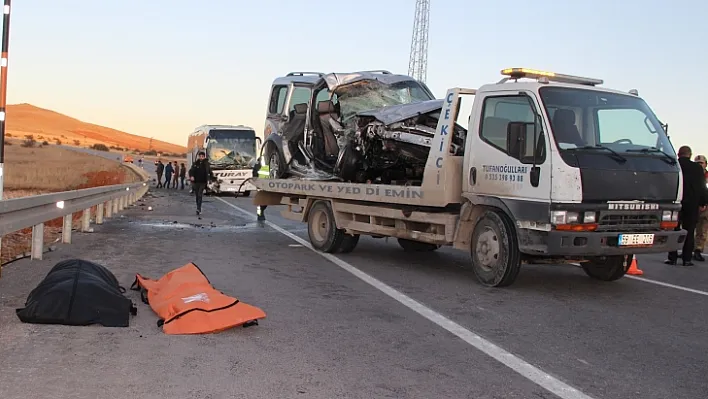 Sivas'ta feci kaza! 2 ölü, 4 yaralı