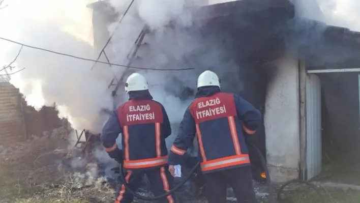 Elazığ'da odunlukta yangın