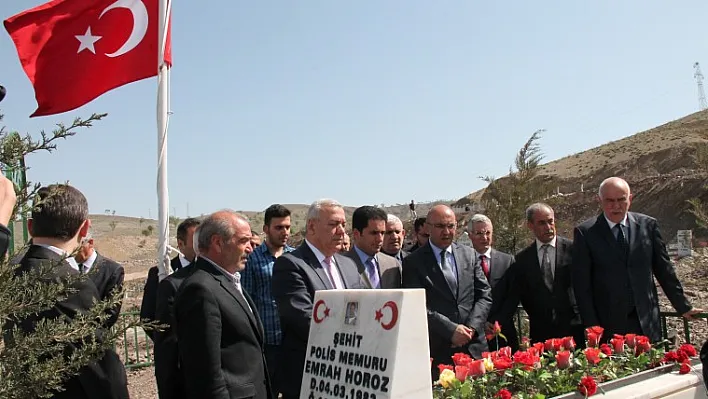 Şehit polislerin kabirleri ziyaret edildi